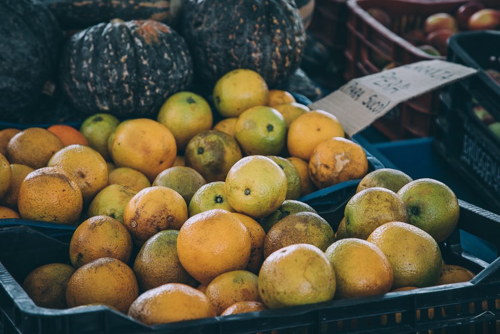 Photo of orange fruits in trays 1683916