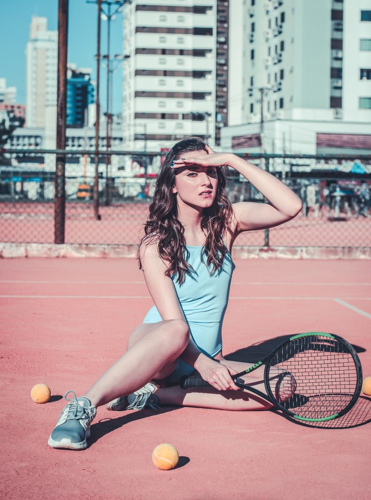 Woman holding tennis racket 1772724