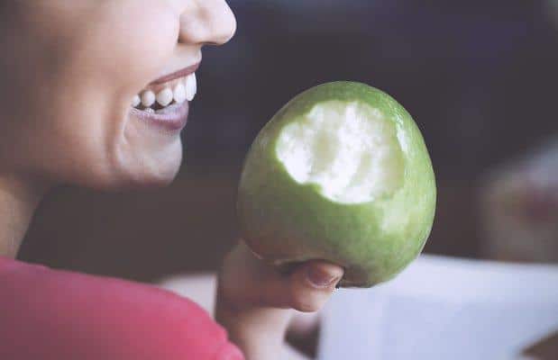 Diş sağlığınız için en faydalı besinler
